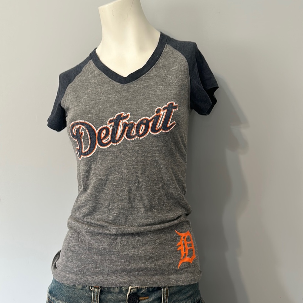 Detroit Tigers tee shirt, size M. Bundle & Save or make an offer!